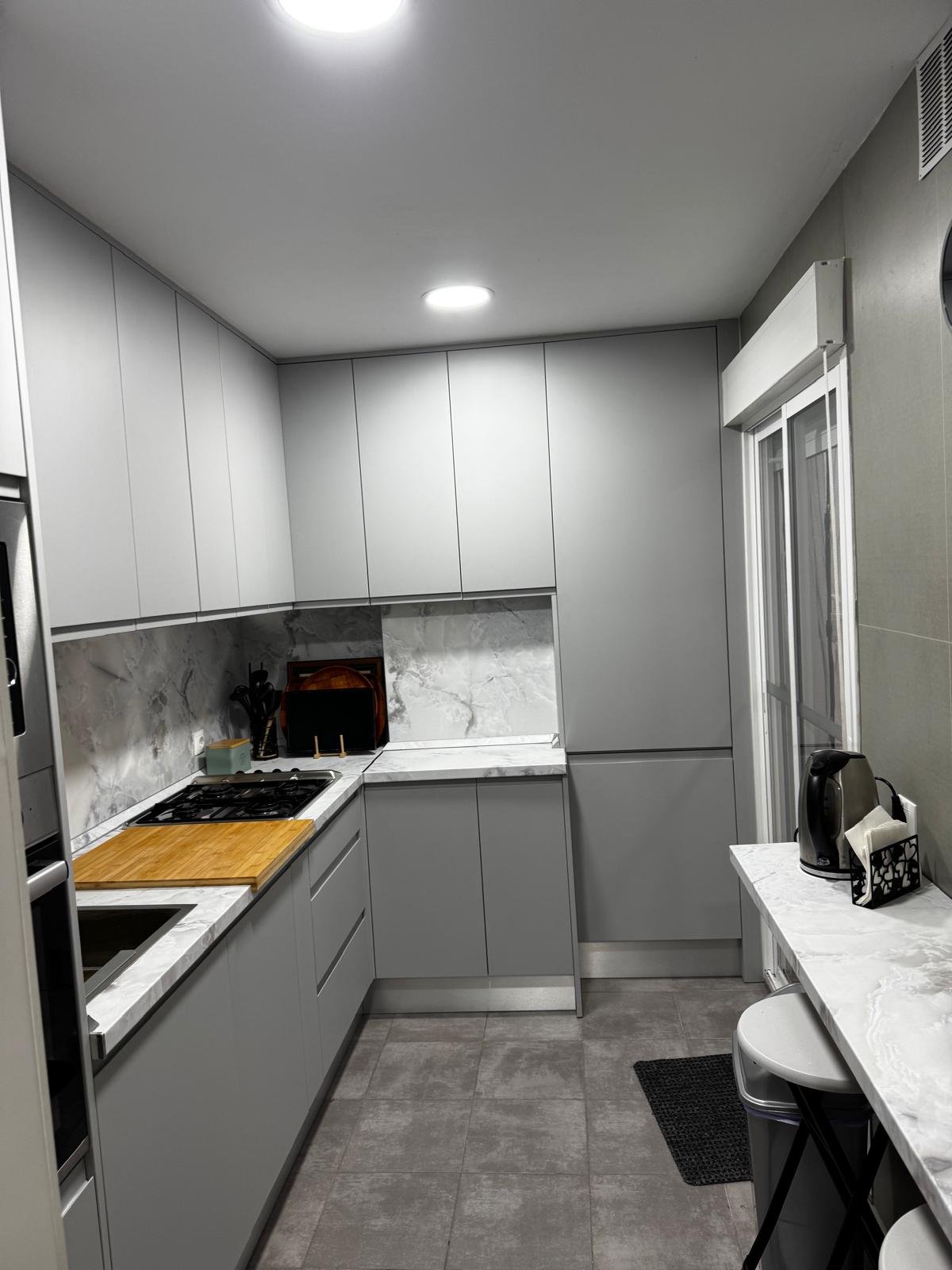 Cocina en L con zona de office